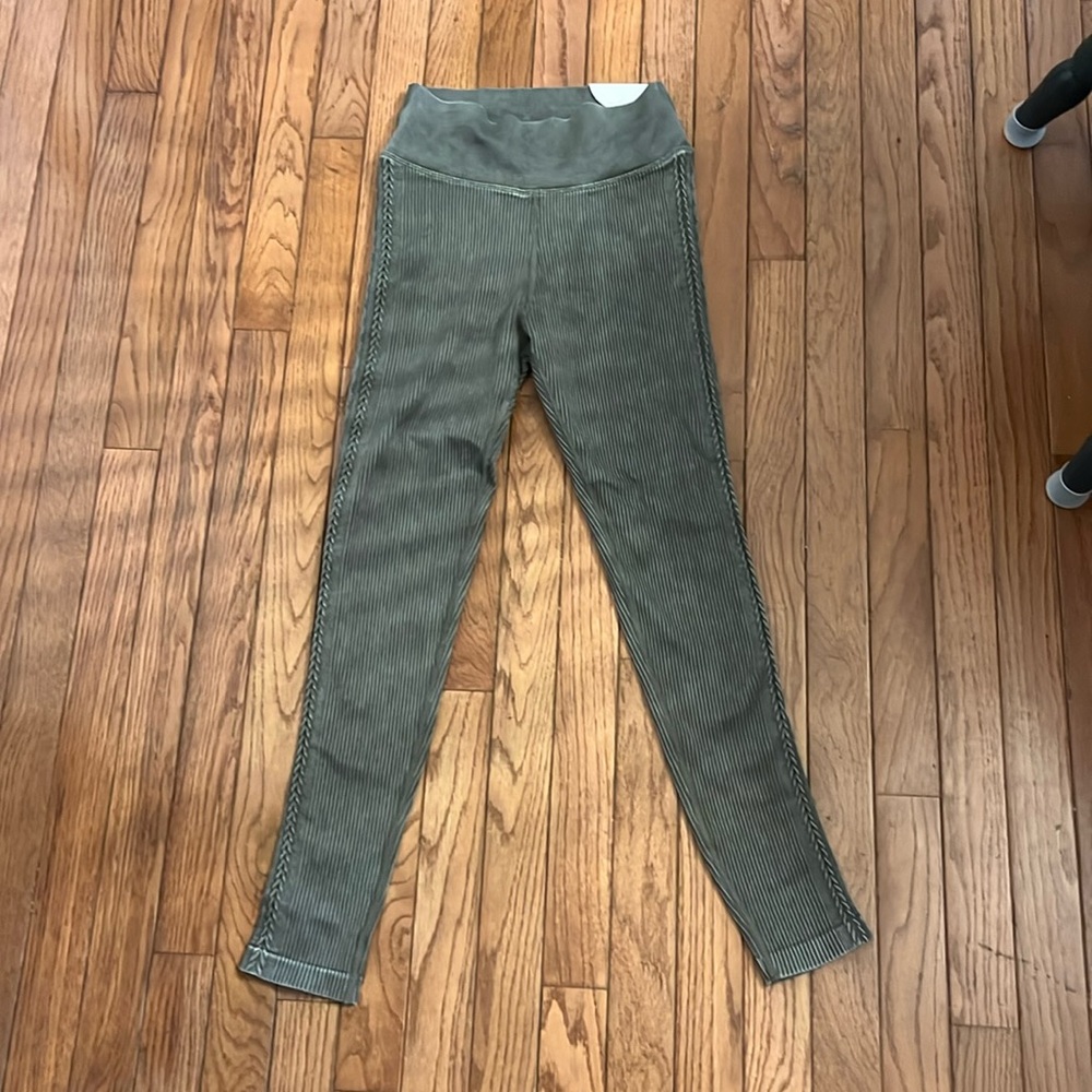 Brand New Aerie Green leggings